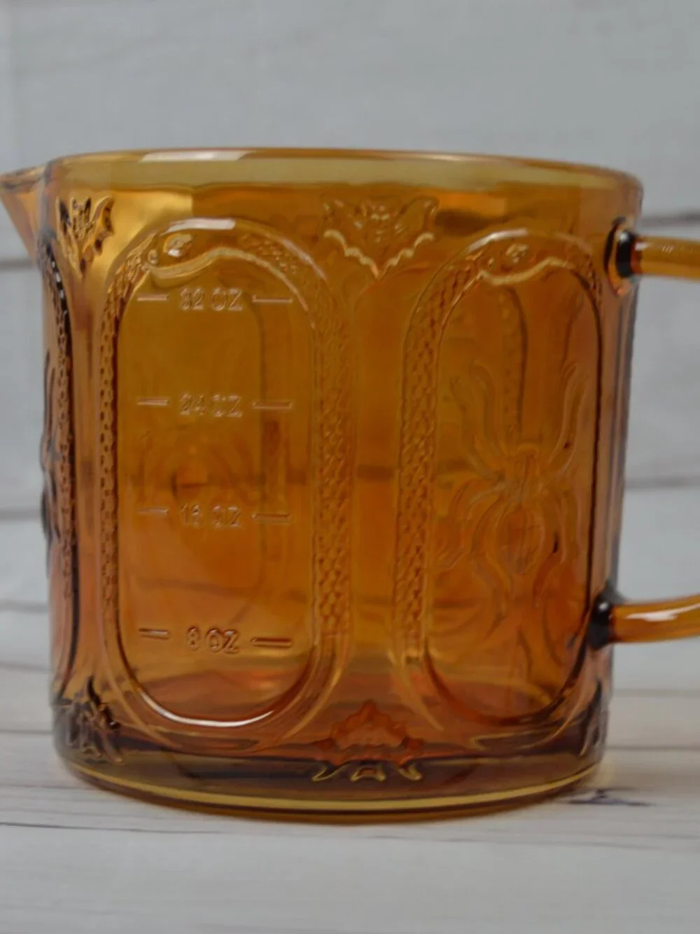 CWC Cook With Color Amber Halloween Glass Viral Measuring Cup 32oz Spiders NWT